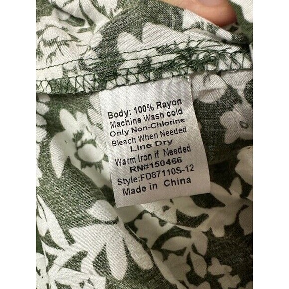 Fun2Fun Tunic Top Womens Small Floral Green White V Neck 3/4 Sleeve Blouse Relax - Picture 4 of 4